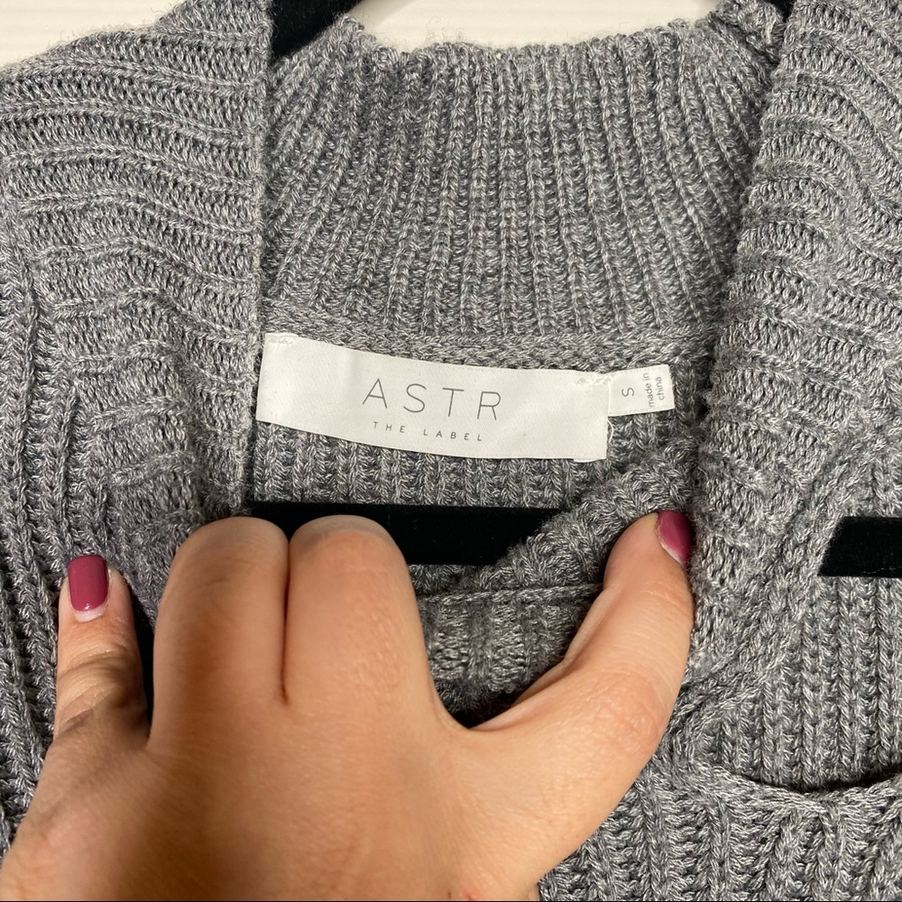ASTR the Label Cutout Turtleneck Sweater in Gray Size Small - Picture 9 of 11